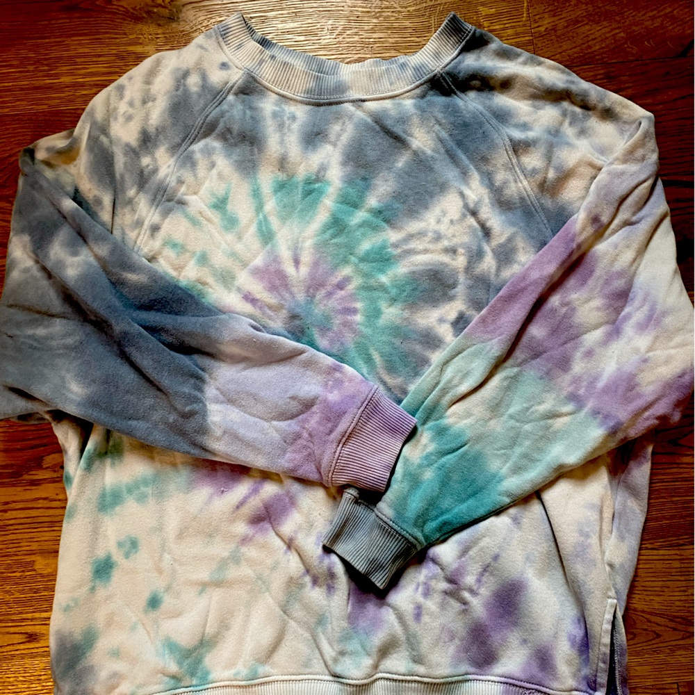 American Eagle Womens sweatshirt! Size Medium. Lightly/moderately worn.